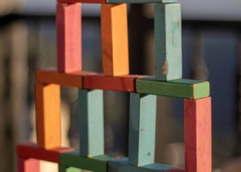 Knowledge Mesh Diaries: Realities from Early Adopters