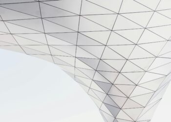 Distributed Reinforcement Studying for Scalable Excessive-Efficiency Coverage Optimization